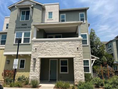 Main picture of 5696 Surfrider Way