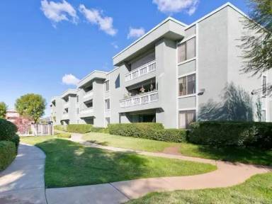 Main picture of 1050 E Washington Ave