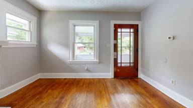 Main picture of 687 Merton Ave