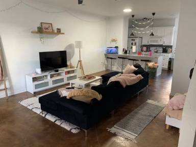 Main picture of 2009 S 10th St