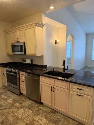 Main picture of 1000 Adams Pointe Blvd