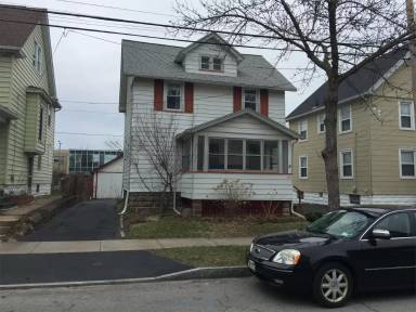 Main picture of 151 Hampden Rd