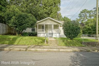 Main picture of 1701 Hillsborough St