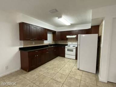 Main picture of 4356 Maine St