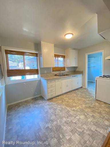 Main picture of 2323 Castro Way