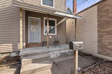 Main picture of 831 Bridge St NW