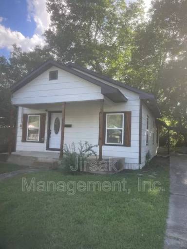 Main picture of 241 3rd St NE