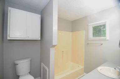 Main picture of 2425 Tuxedo Dr NW