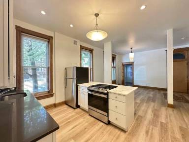 Main picture of 3559 N Ashland Ave