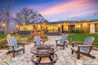 Main picture of 1806 Peavy Rd