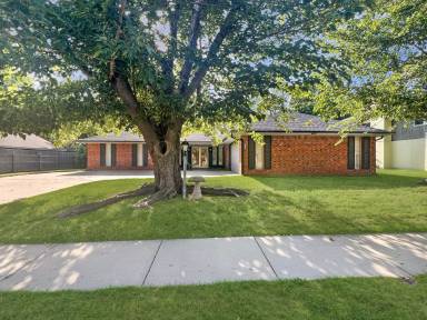 Main picture of 2604 NE Garden Ln