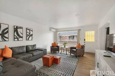 Main picture of 3720 S Marine St