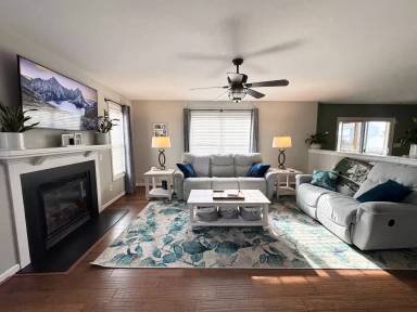 Main picture of 309 Queenswood Blvd