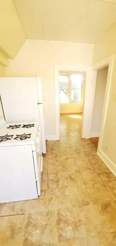 Main picture of 220 N Oakland Ave