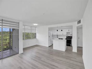 Main picture of 2771 Taft St