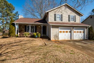 Main picture of 899 Lake Watch Dr