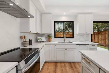Main picture of 243 Dahlia Ave