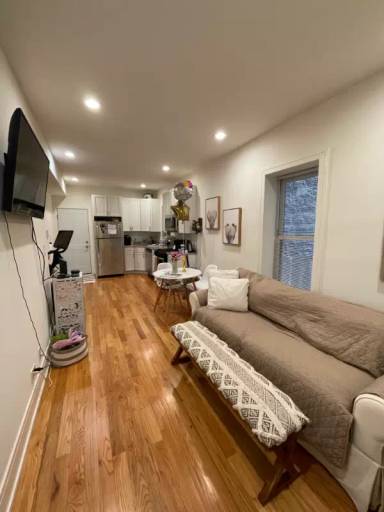Main picture of 2235 N Clybourn Ave