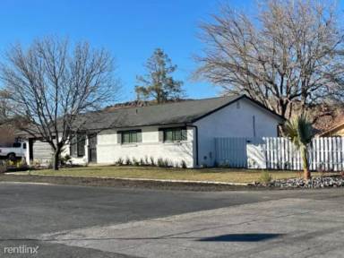 Main picture of 1095 Smoke Tree St