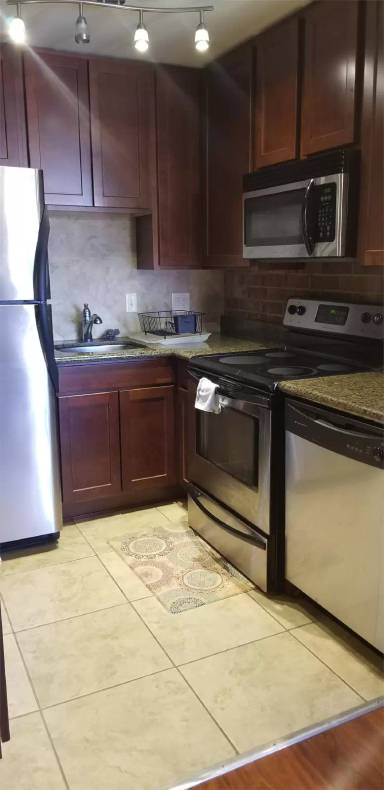 Main picture of 2933 Baltimore Avenue - 400