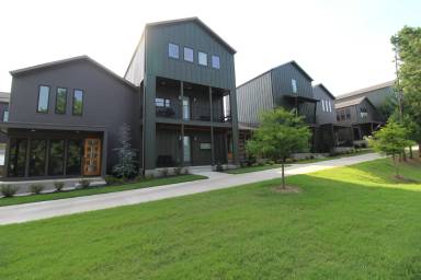 Main picture of 2966 N Old Missouri Rd