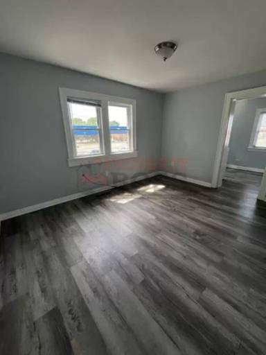 Main picture of 15 1/2 Rimbach St