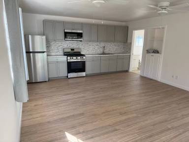 Main picture of 910 Deodar Rd