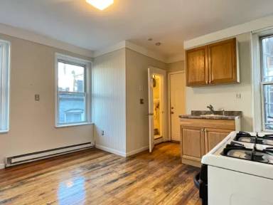 Main picture of 64 N Margin St