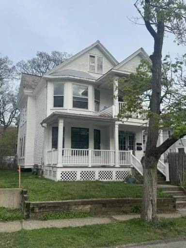 Main picture of 190 7th Ave