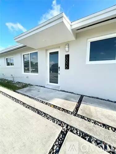 Main picture of 10000 SW 80th Ter