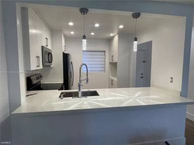 Main picture of 7722 Camino Real