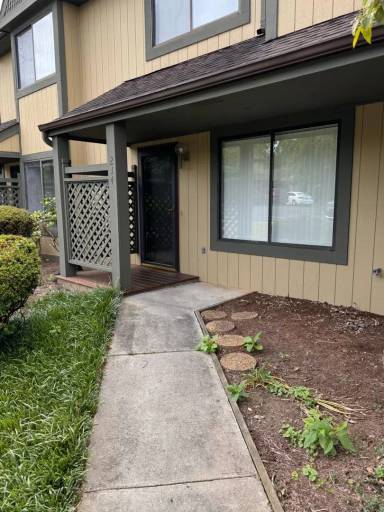 Main picture of 214 Walnut Ridge Dr