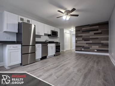 Main picture of 5534 N Kenmore Ave