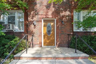 Main picture of 1576 Leslie St