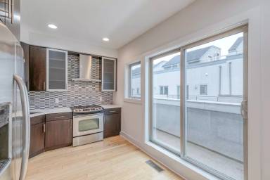 Main picture of 412 N Front St