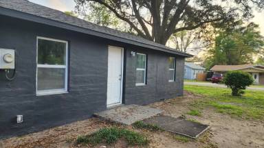 Main picture of 618 N 77th Ave