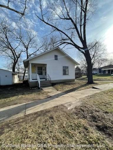 Main picture of 115 E 2nd St