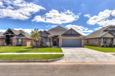 Main picture of 9952 SW 22nd St