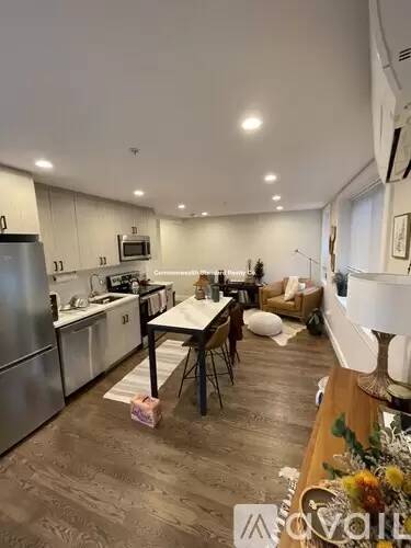 Main picture of 366 Hanover St