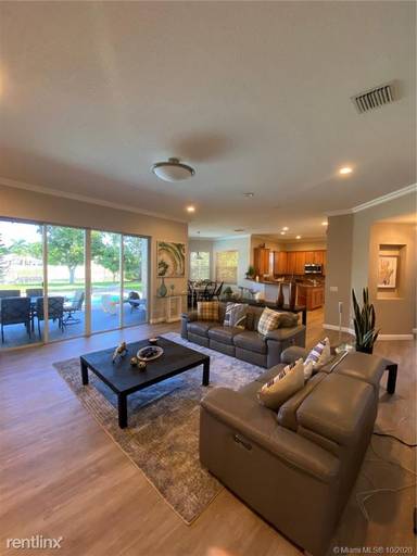 Main picture of 916 Gulfstream Ct