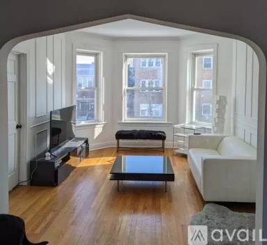 Main picture of 2506 N Avers Ave