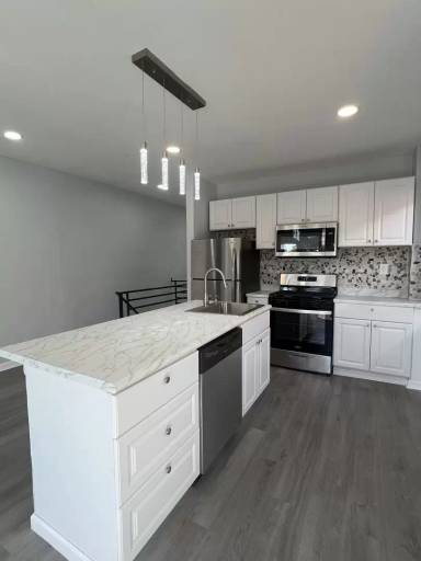 Main picture of 5031 Walnut St