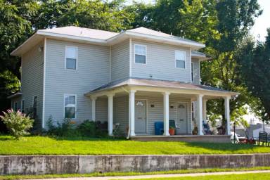 Main picture of 206 E 17th Pl