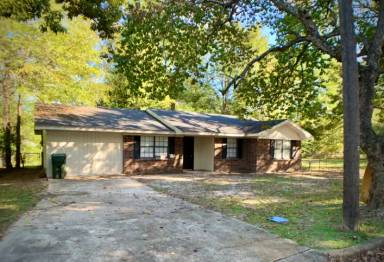 Main picture of 700 Tucker Dr