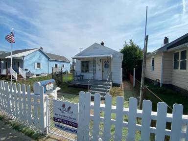 Main picture of 1518 Oak St