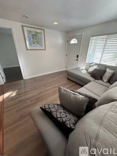 Main picture of 730 W 4th Ave