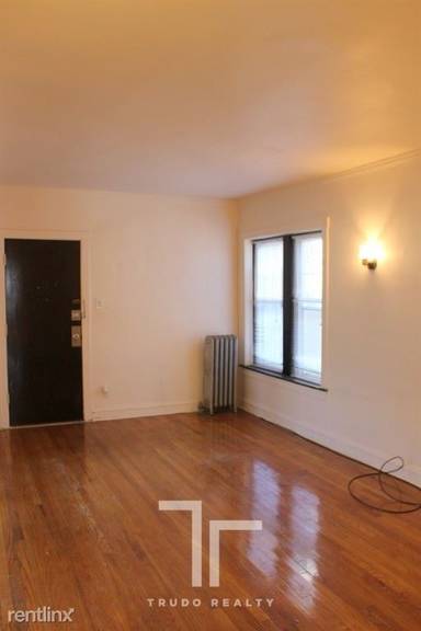 Main picture of 2108 W Ainslie St