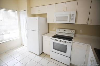 Main picture of 16479 Botaniko Dr N