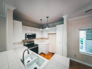 Main picture of 2220 Camino de la Reina