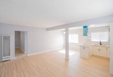 Main picture of 125 E Spring St